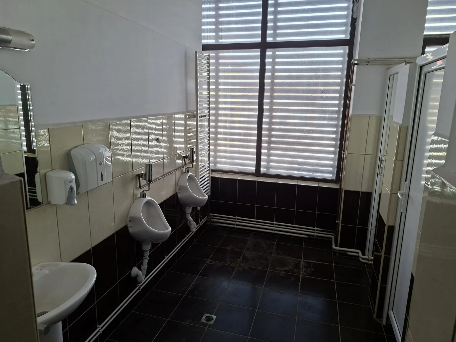 Sanitary group for sala multifunctionala